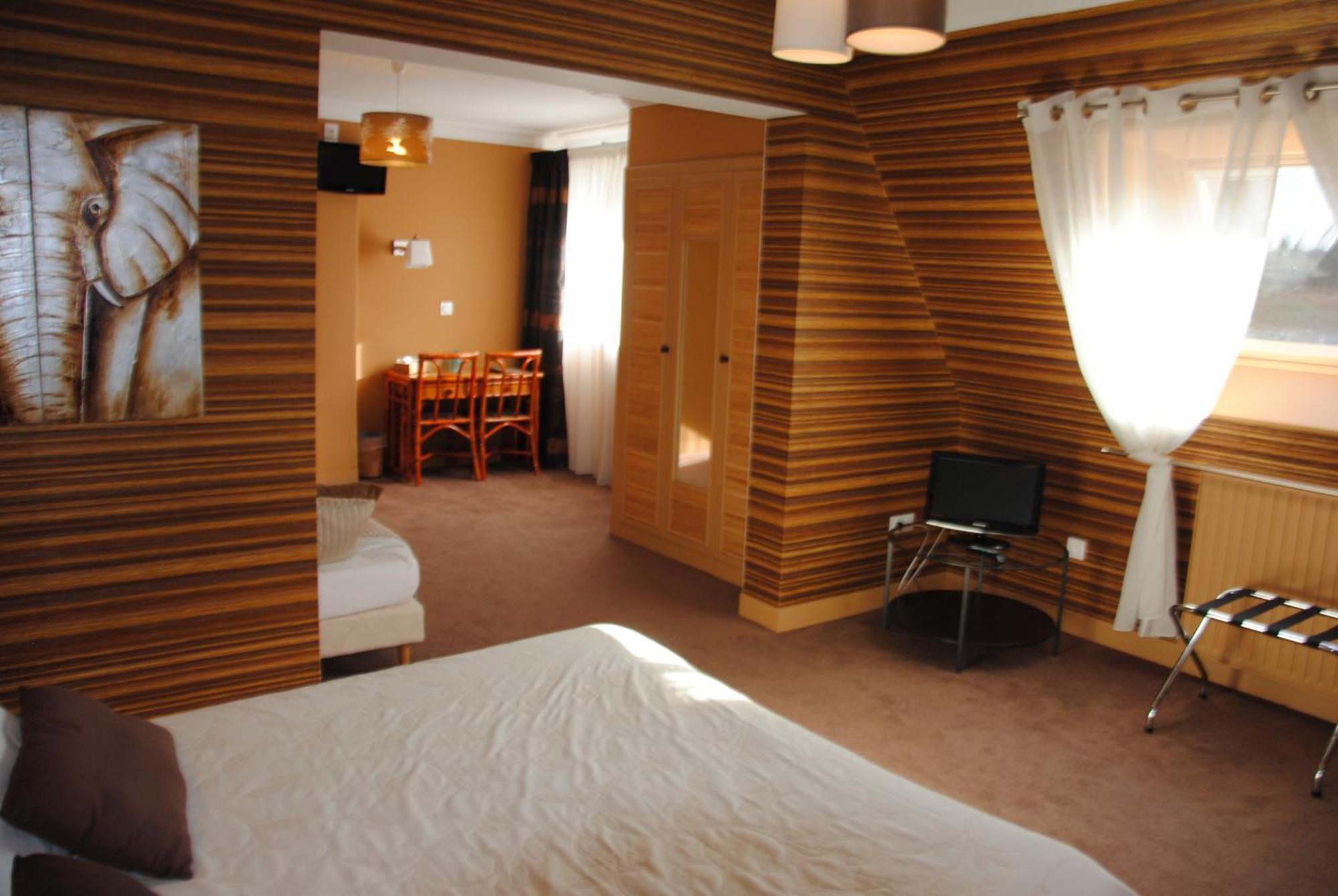 Logis Hotel Du Casino Restaurant Le Mathelia Вьервиль-сюр-Мер Экстерьер фото