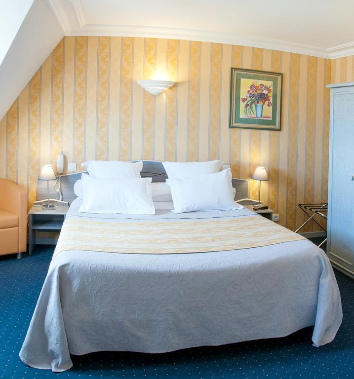 Logis Hotel Du Casino Restaurant Le Mathelia Вьервиль-сюр-Мер Экстерьер фото