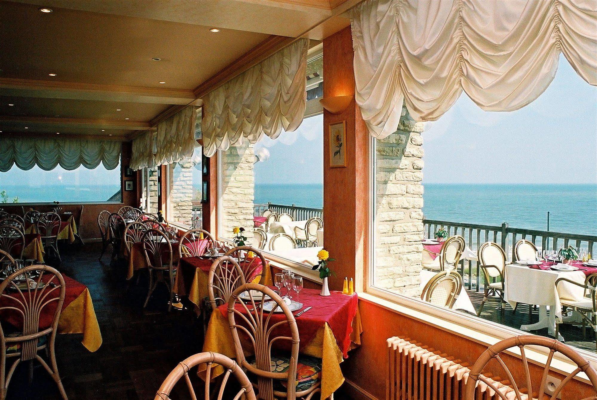 Logis Hotel Du Casino Restaurant Le Mathelia Вьервиль-сюр-Мер Экстерьер фото